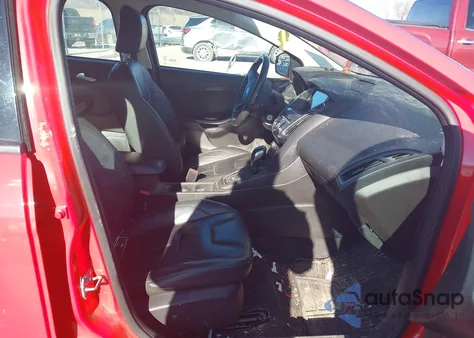 2016 Ford Focus Se z USA, uszkodzony, nr VIN 1FADP3K29GL319117